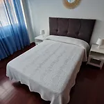 Hébergement de vacances Adosado Con Jardin *