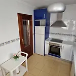 Hébergement de vacances Adosado Con Jardin *