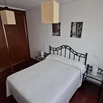 Hébergement de vacances Adosado Con Jardin *