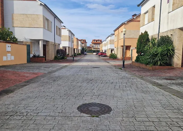 Adosado Con Jardin Ferienhaus Cóbreces