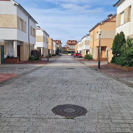 Adosado Con Jardin Dom wakacyjny Cóbreces